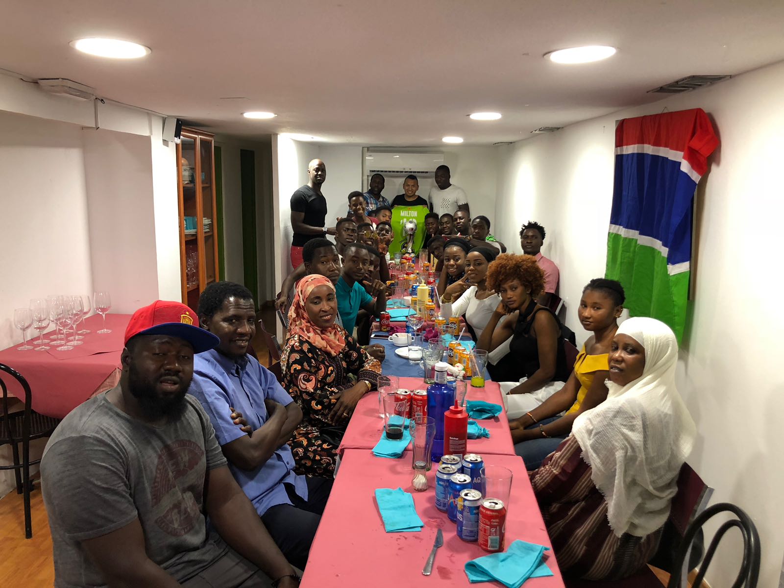 Mundialito Integración 2018. MAS QUE POLLO Ofreciendo la Cena a las campeones SENIOR MASCULINO GAMBIA